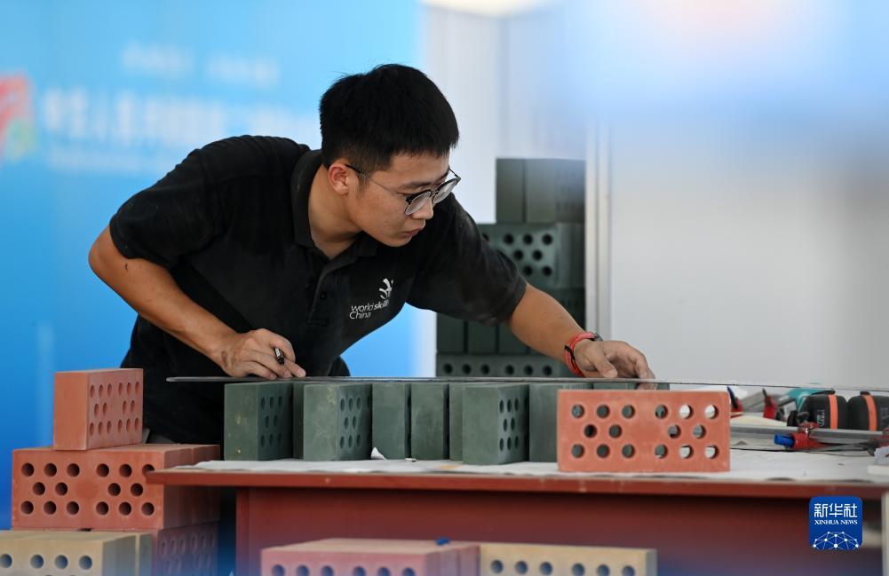 左右棋牌官网